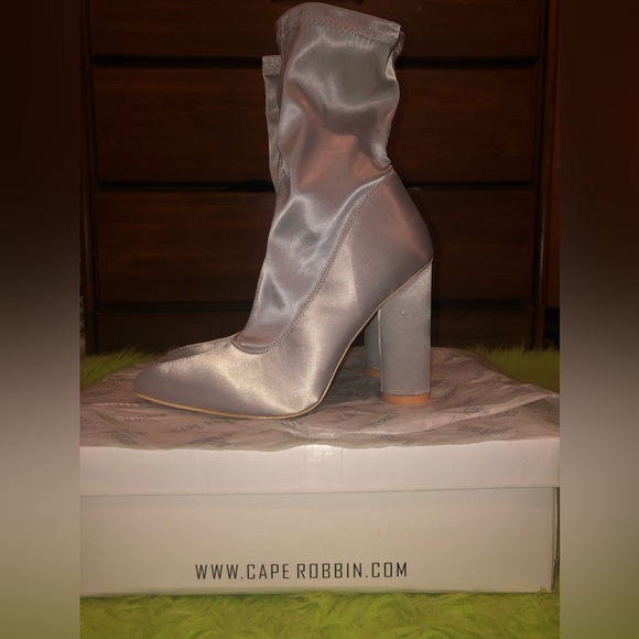 Gray Boots✨ - Picture 3 of 8